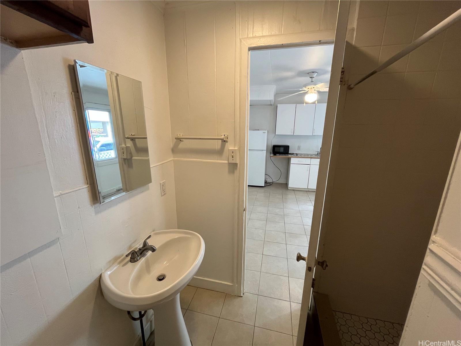421 Lewers Street, Unit D Honolulu, HI 96815 - Photo 7 of 9