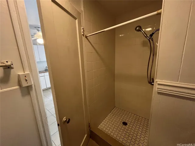 $1,200 | 421 Lewers Street, Unit D, Honolulu, HI 96815