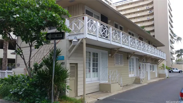 $1,200 | 421 Lewers Street, Unit D, Honolulu, HI 96815