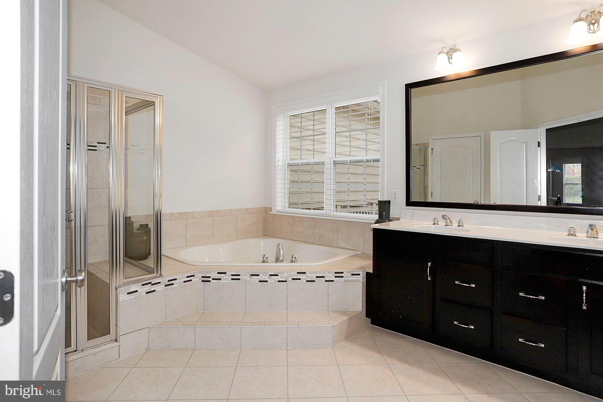 4049 Ranch Road Upper Marlboro, MD 20772 - Photo 26 of 43 Owner's bathroom has soaking tub
