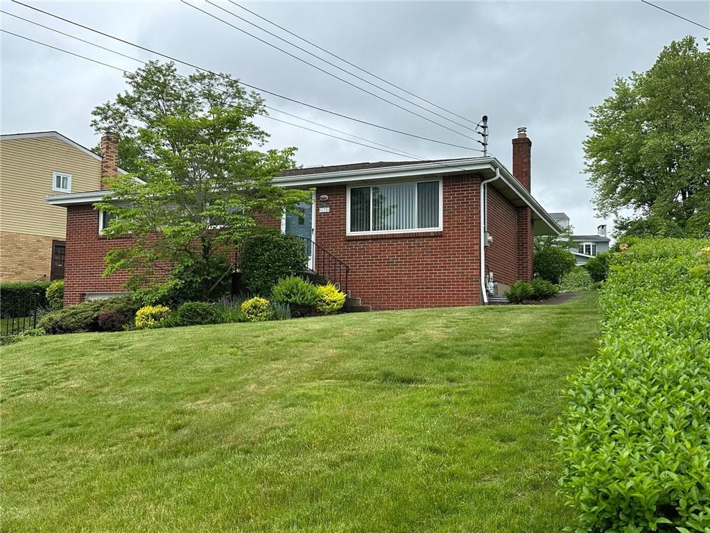 170 William Circle McKees Rocks, PA 15136 - Photo 3 of 16 Gallery Image 3