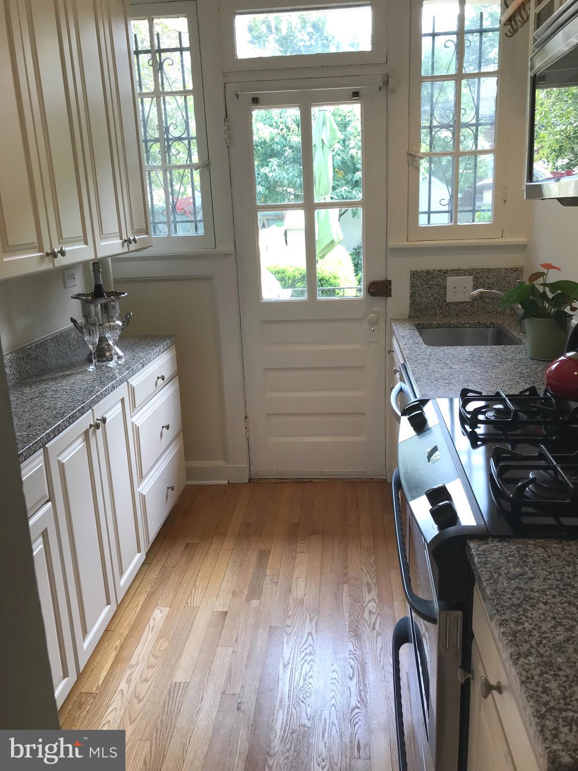 4436 Reservoir Road Northwest Washington, DC 20007 - Photo 10 of 28 Kitchen
