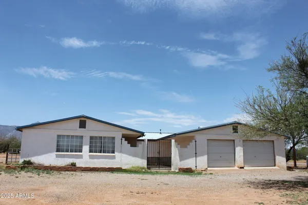 $305,000 | 6217 South Natoma Trail, Hereford, AZ 85615