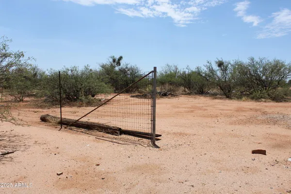 $305,000 | 6217 South Natoma Trail, Hereford, AZ 85615