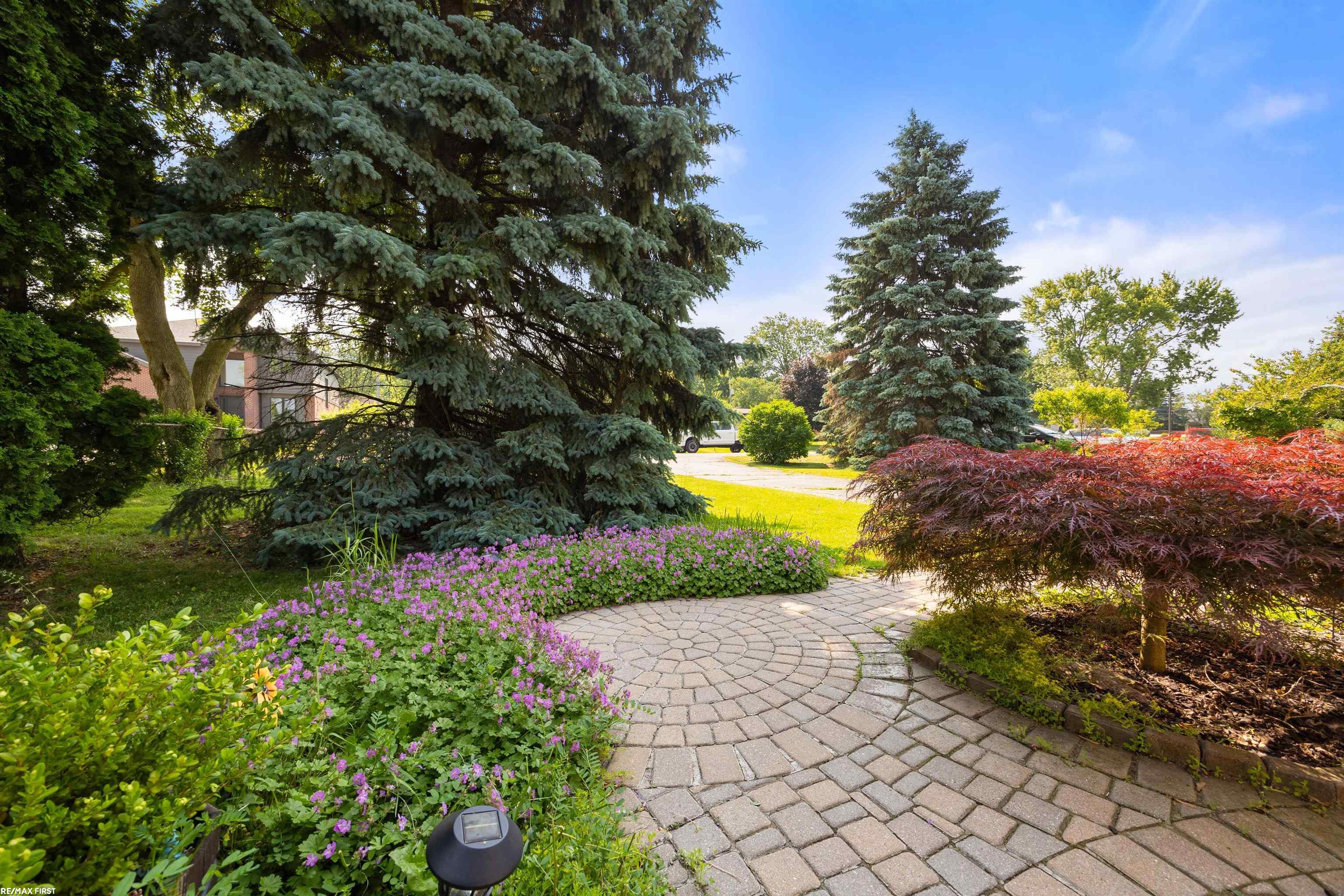 2934 Walsh Drive Rochester, MI 48309 - Photo 2 of 27 50178119-c4d90b0b-0688-4552-8837-175f9f512bb7.JPG