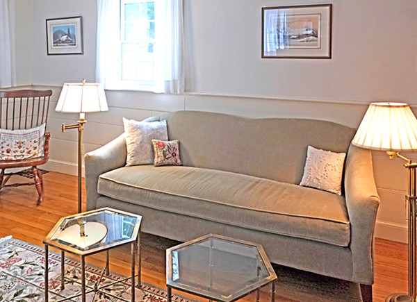 27 Fells Road Winchester, MA 01890 - Photo 4 of 10 Gallery Image 4