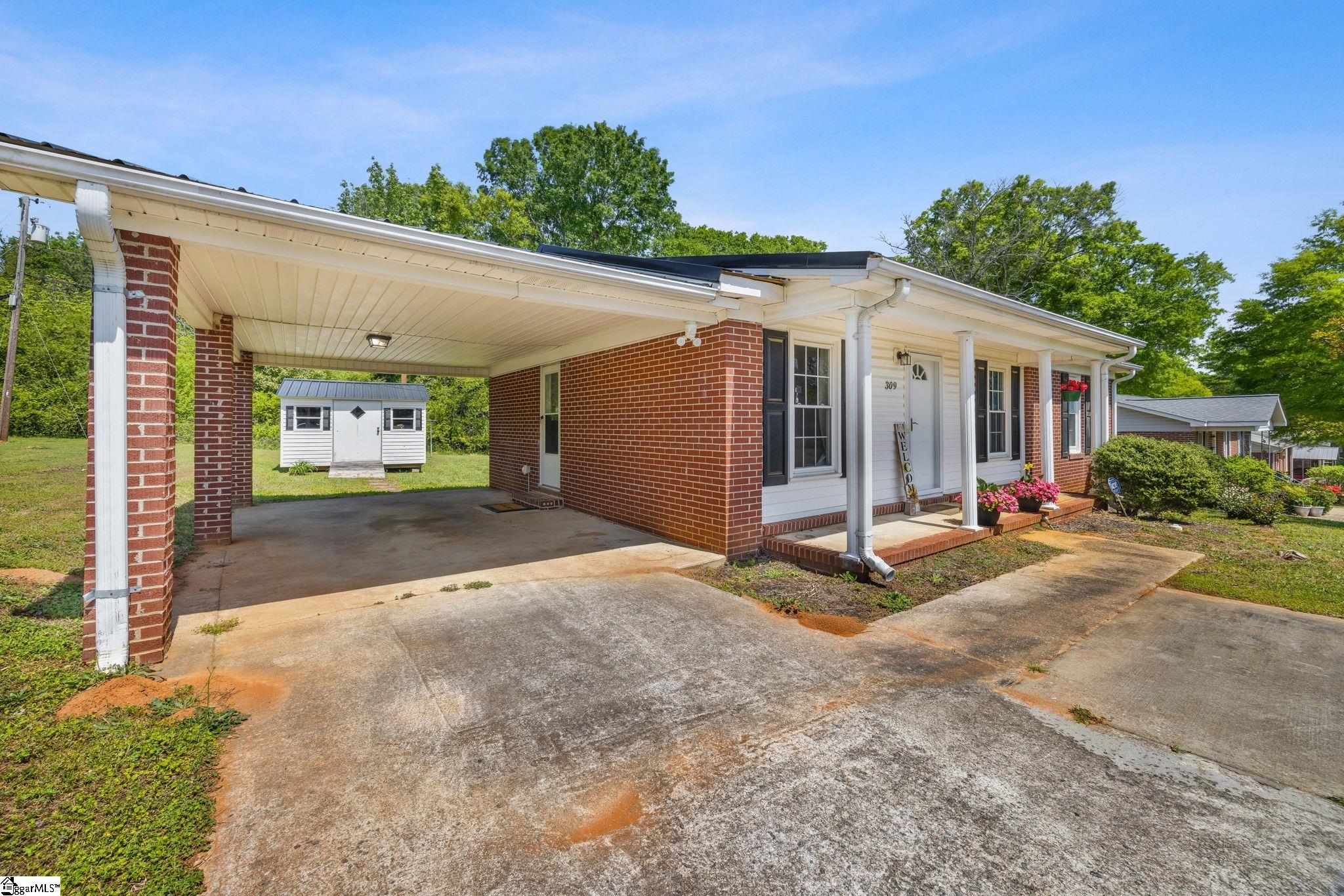309 East Hampton Avenue Honea Path, SC 29654 - Photo 3 of 24