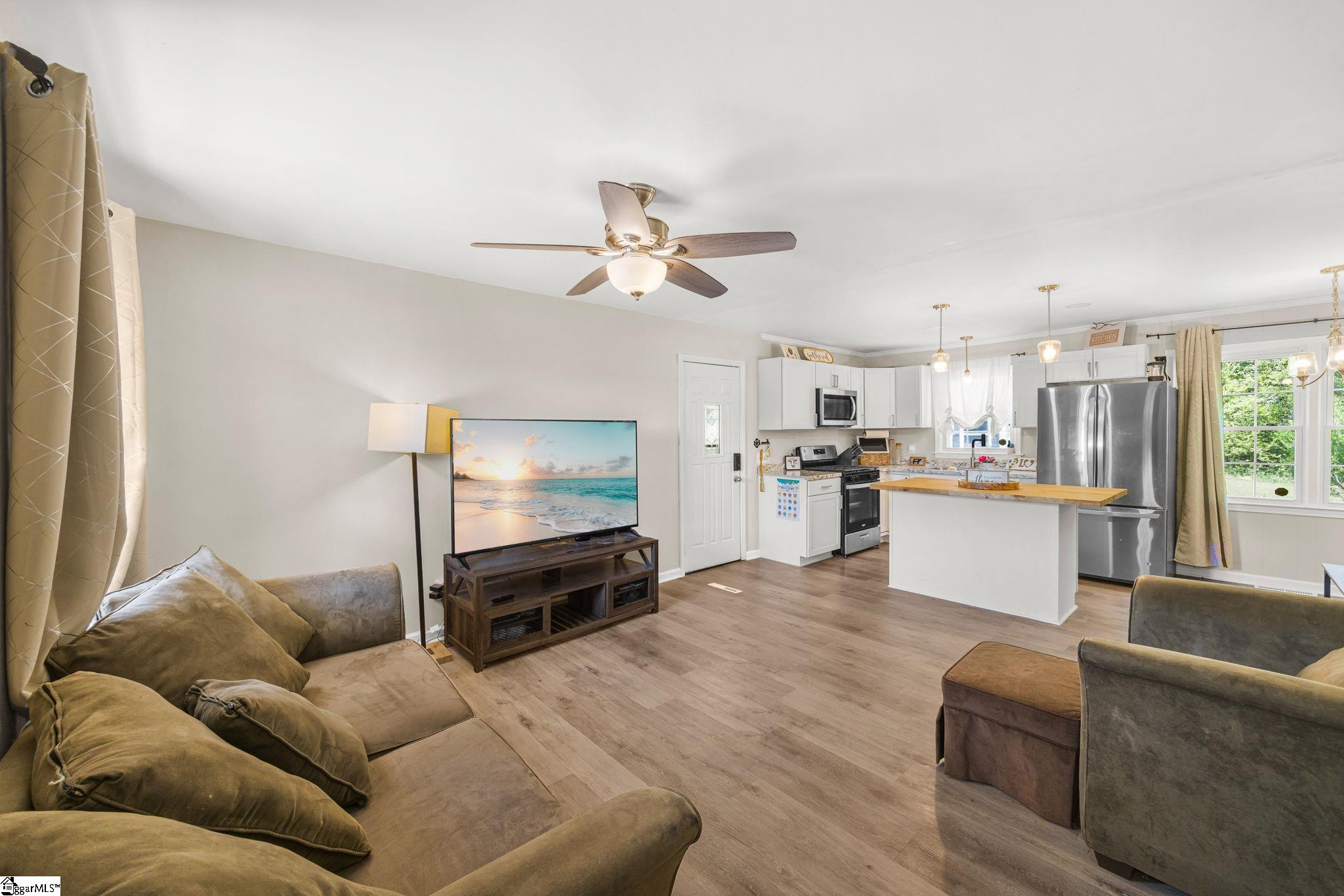 309 East Hampton Avenue Honea Path, SC 29654 - Photo 4 of 24