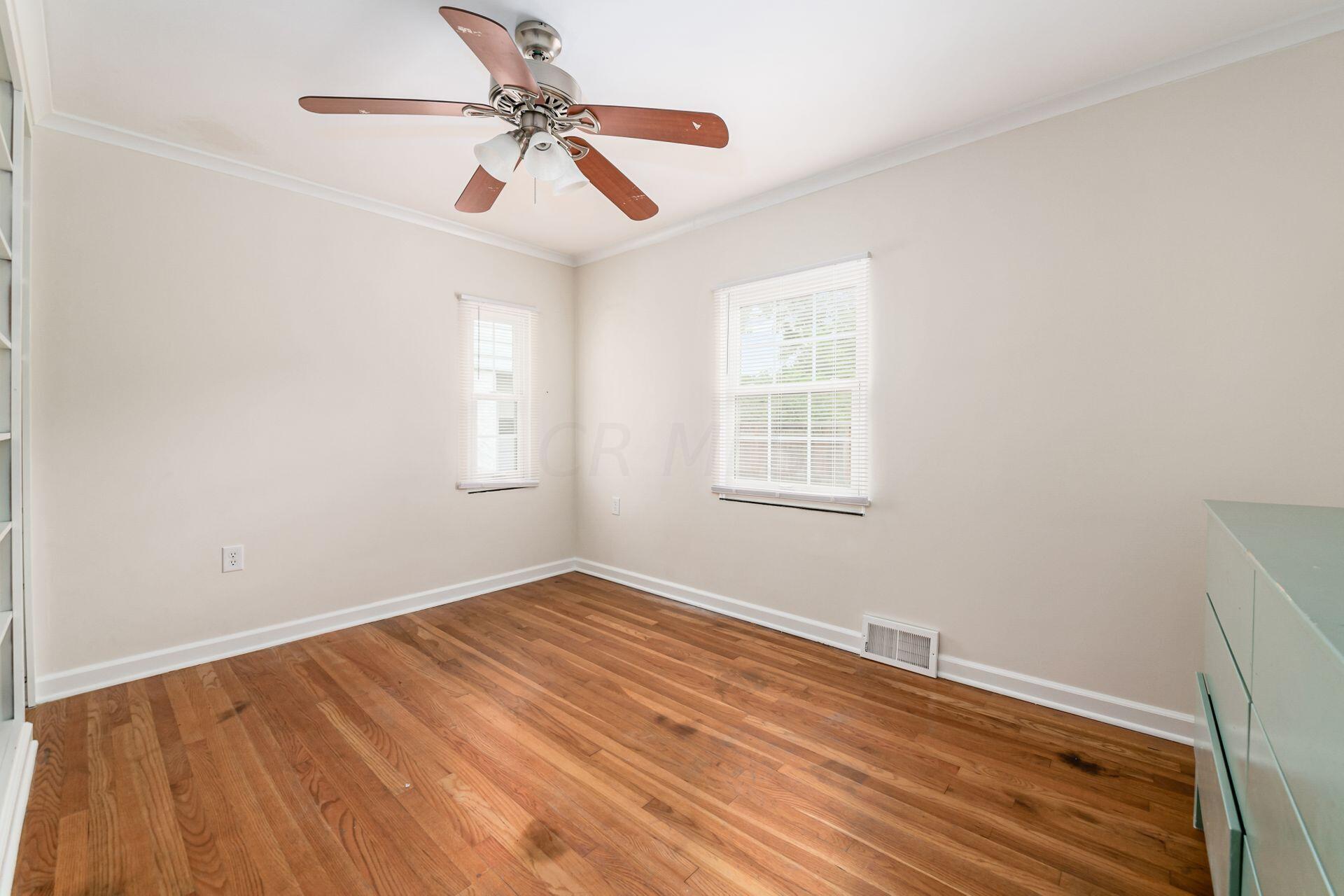 281 South Broadleigh Road Columbus, OH 43209 - Photo 23 of 44 027__L 281 S Broadleigh Rd078