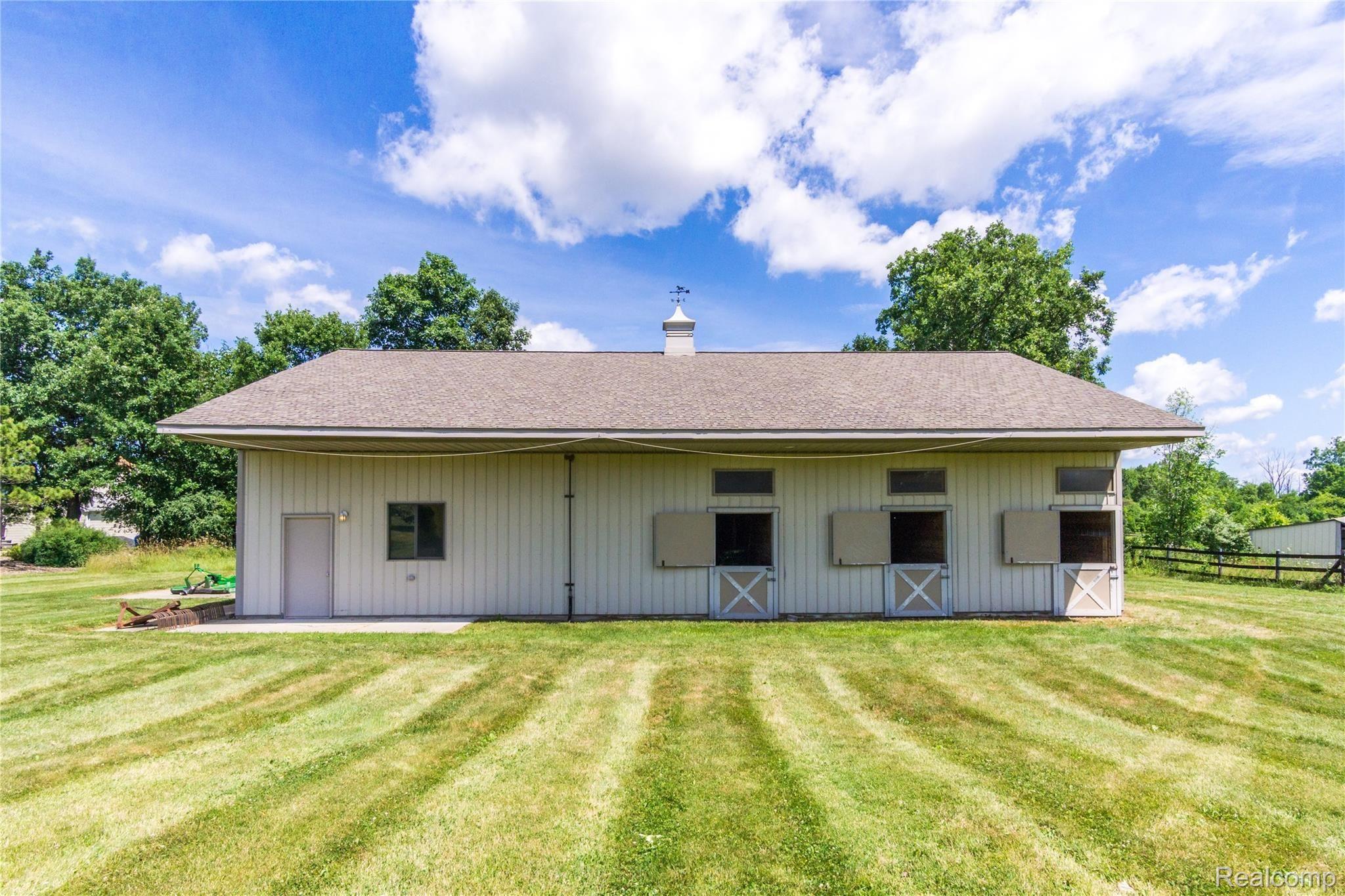 2013 East Baldwin Road Grand Blanc, MI 48439 - Photo 53 of 56 Exteriors 17.jpg