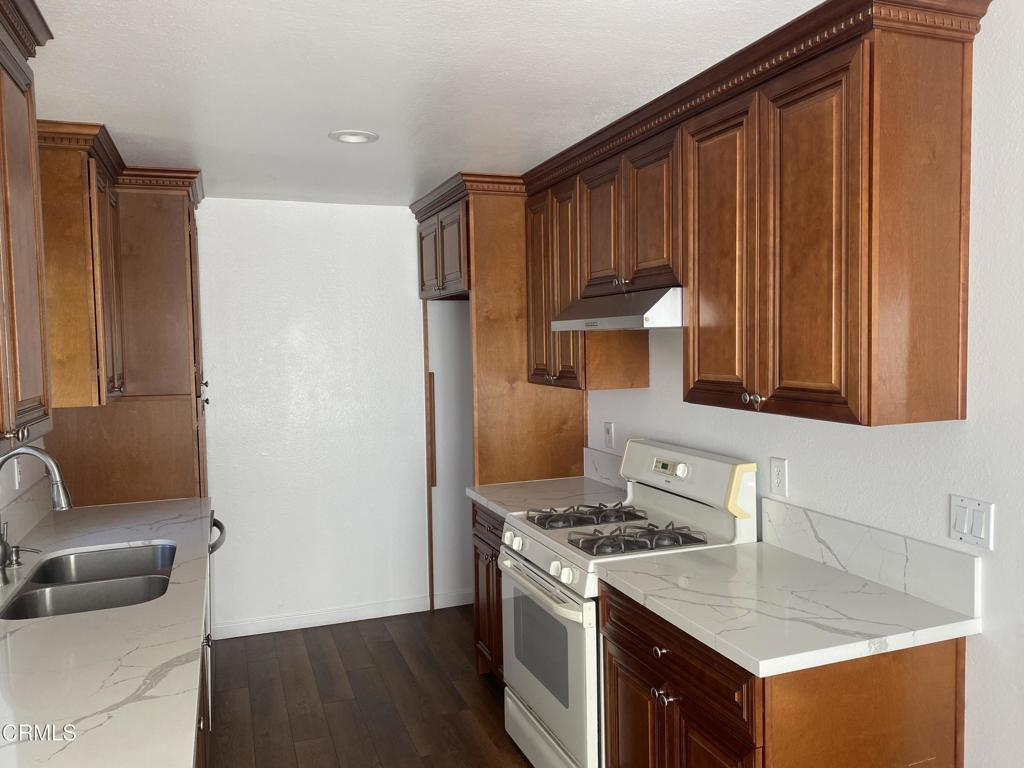 5117 Jefferson Square Oxnard, CA 93033 - Photo 3 of 28