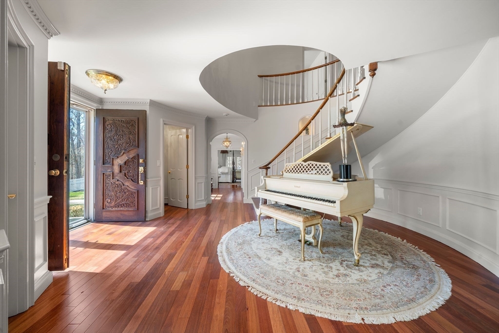 286 Mayflower Circle Hanover, MA 02339 - Photo 2 of 42