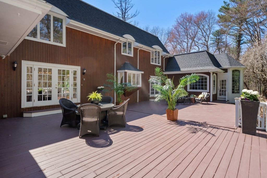 286 Mayflower Circle Hanover, MA 02339 - Photo 39 of 42