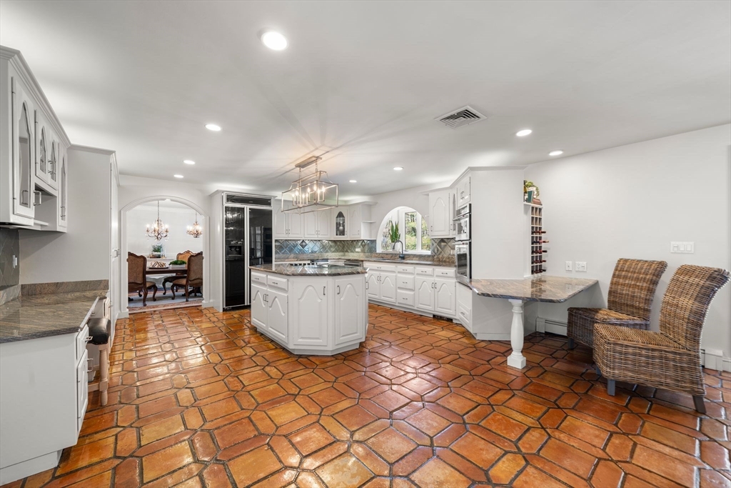 286 Mayflower Circle Hanover, MA 02339 - Photo 5 of 42