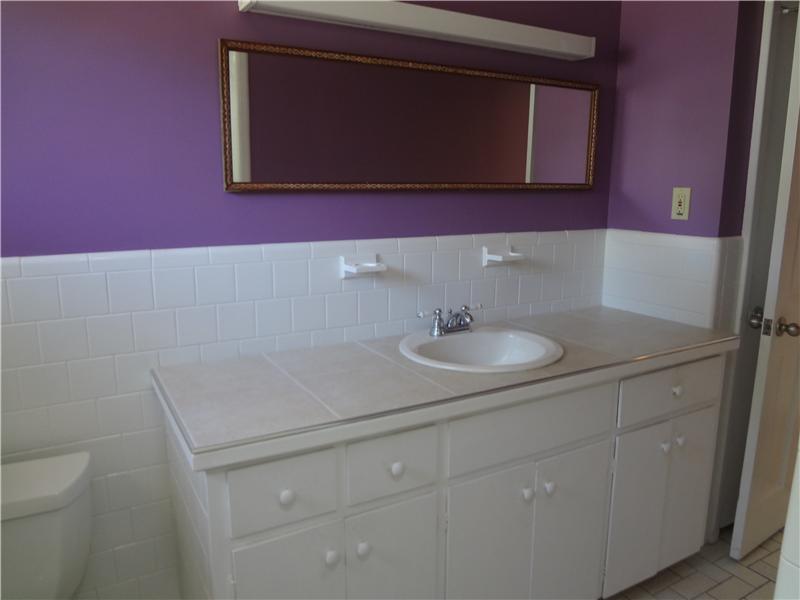 32 Ann Street Westerly, RI 02891 - Photo 8 of 14 Bathroom.