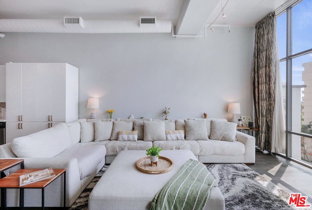 645 West 9th Street, Unit 740 Los Angeles, CA 90015 - Photo 12 of 63 a living room with furniture and a couch