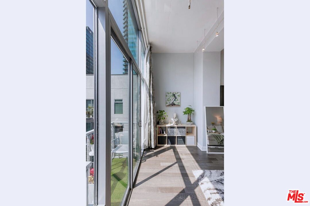 645 West 9th Street, Unit 740 Los Angeles, CA 90015 - Photo 14 of 63