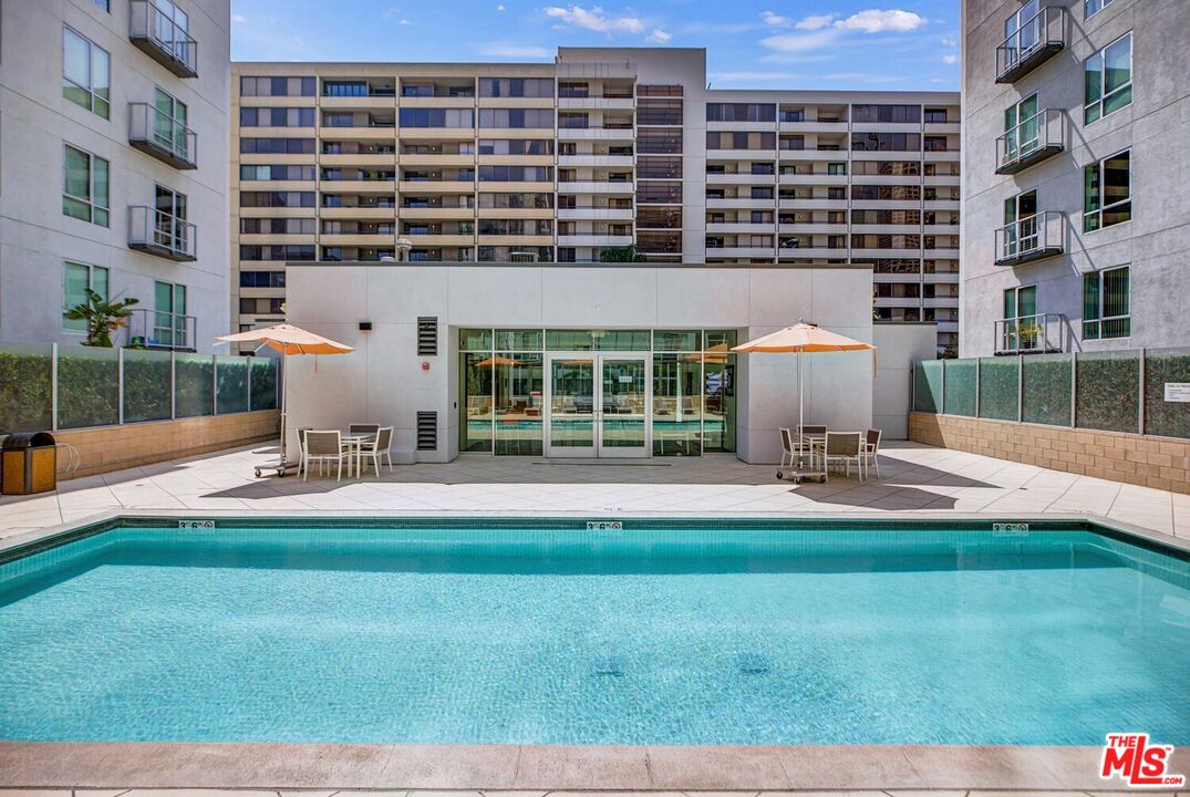645 West 9th Street, Unit 740 Los Angeles, CA 90015 - Photo 32 of 63 a house view with outdoor seating space