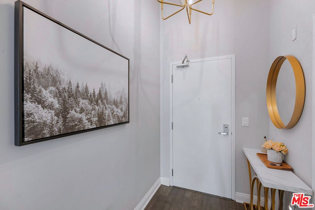 645 West 9th Street, Unit 740 Los Angeles, CA 90015 - Photo 7 of 63 a bathroom with a fan and a window