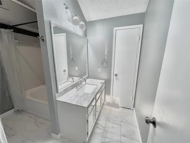 $2,100 | 6419 Valleybrooke Court, Arlington, TX 76001