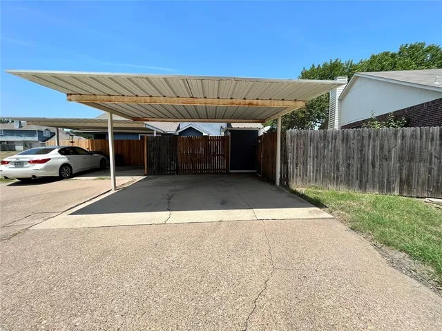 $2,100 | 6419 Valleybrooke Court, Arlington, TX 76001