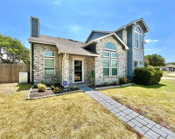$2,100 | 6419 Valleybrooke Court, Arlington, TX 76001