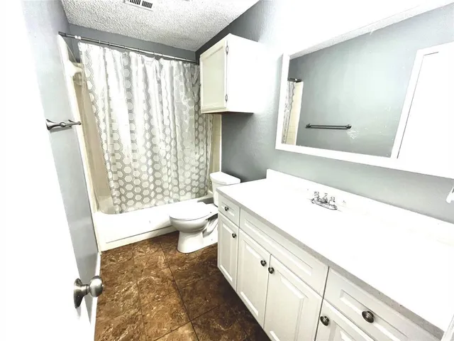 $2,100 | 6419 Valleybrooke Court, Arlington, TX 76001