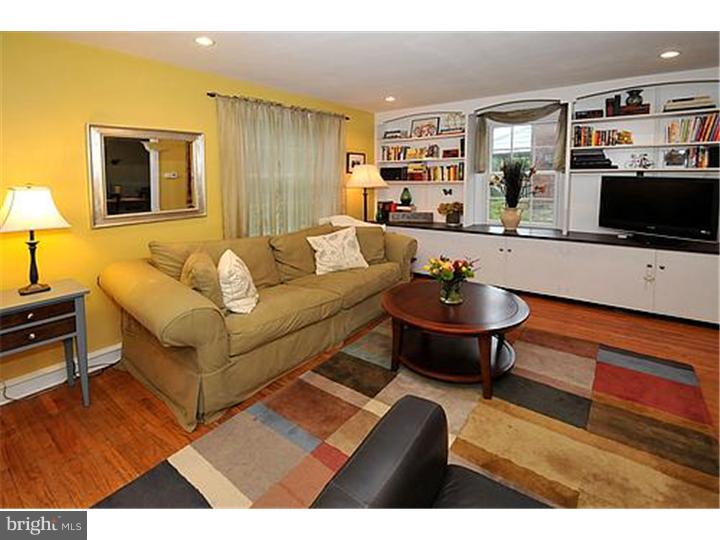 2738 Jenkintown Road Glenside, PA 19038 - Photo 13 of 19 Living Room