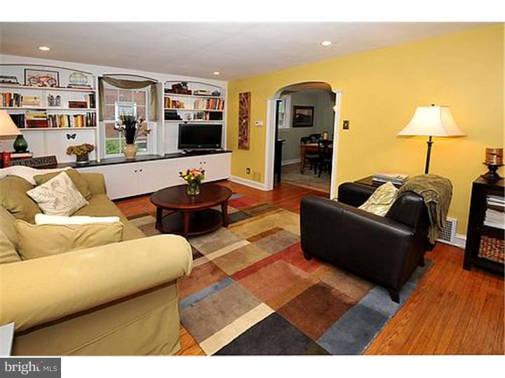 2738 Jenkintown Road Glenside, PA 19038 - Photo 14 of 19 Living Room