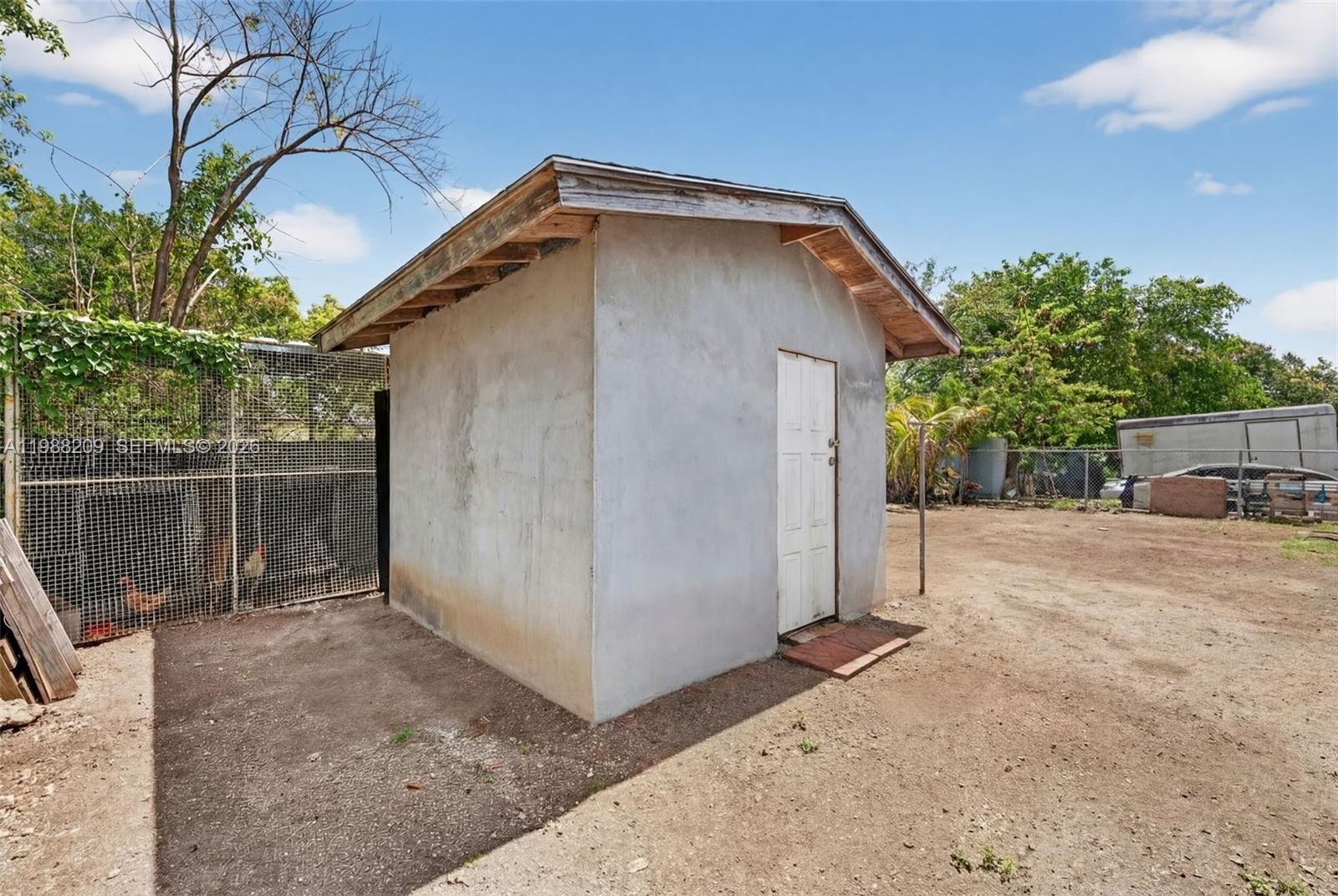 26672 Southwest 137th Court Homestead, FL 33032 - Photo 27 of 34 a backyard of a house