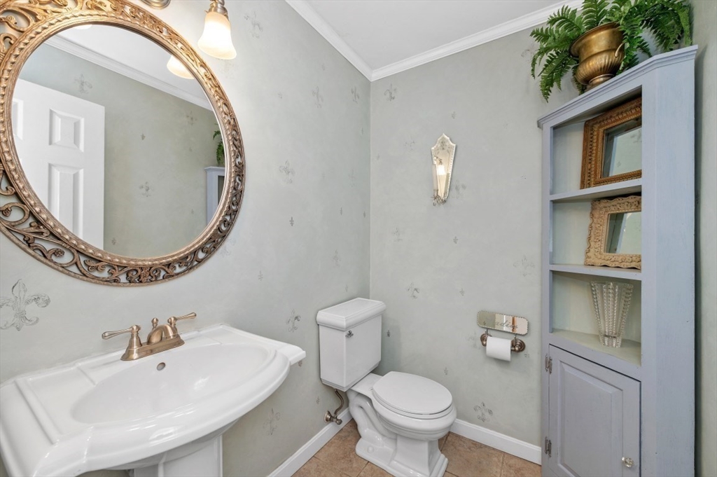 18 Breakwater Drive, Unit 18 Chelsea, MA 02150 - Photo 11 of 41
