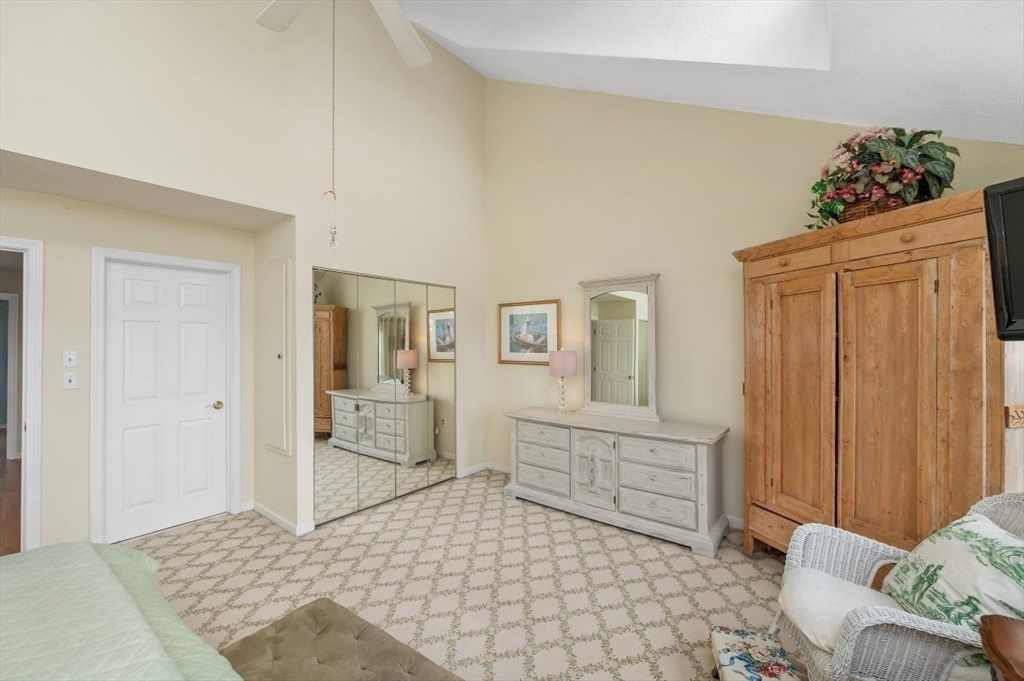 18 Breakwater Drive, Unit 18 Chelsea, MA 02150 - Photo 14 of 41