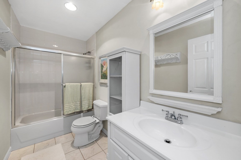 18 Breakwater Drive, Unit 18 Chelsea, MA 02150 - Photo 17 of 41