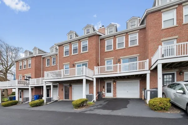 $895,000 | 18 Breakwater Drive, Unit 18, Chelsea, MA 02150