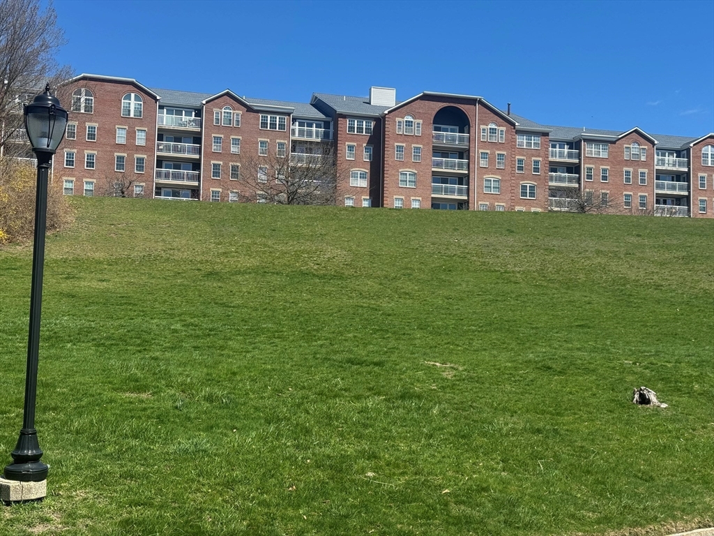 18 Breakwater Drive, Unit 18 Chelsea, MA 02150 - Photo 31 of 41
