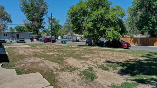 a view of a outdoor space with garden