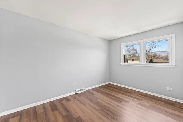 $179,900 | 4827 Imperial Drive, Richton Park, IL 60471