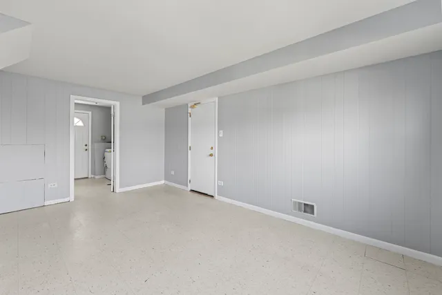 $179,900 | 4827 Imperial Drive, Richton Park, IL 60471