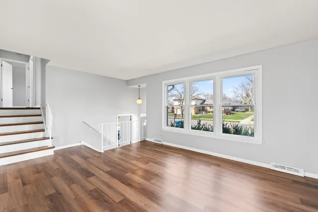 $179,900 | 4827 Imperial Drive, Richton Park, IL 60471