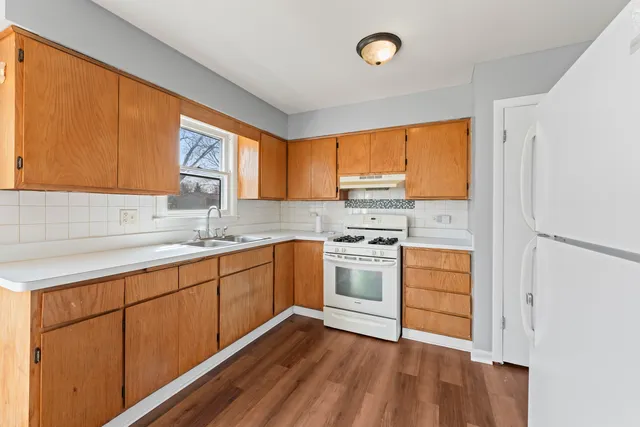 $179,900 | 4827 Imperial Drive, Richton Park, IL 60471