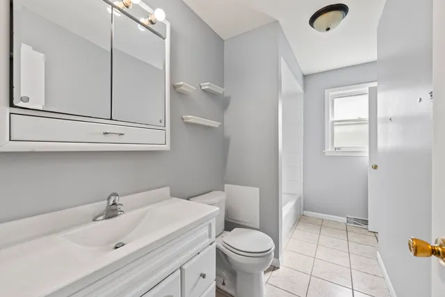 $179,900 | 4827 Imperial Drive, Richton Park, IL 60471