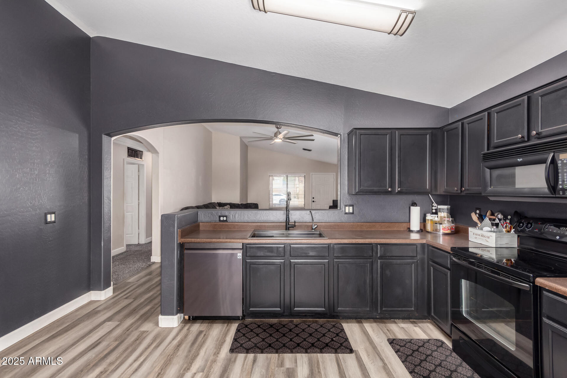 43999 West Magnolia Road Maricopa, AZ 85138 - Photo 10 of 34 Kitchen