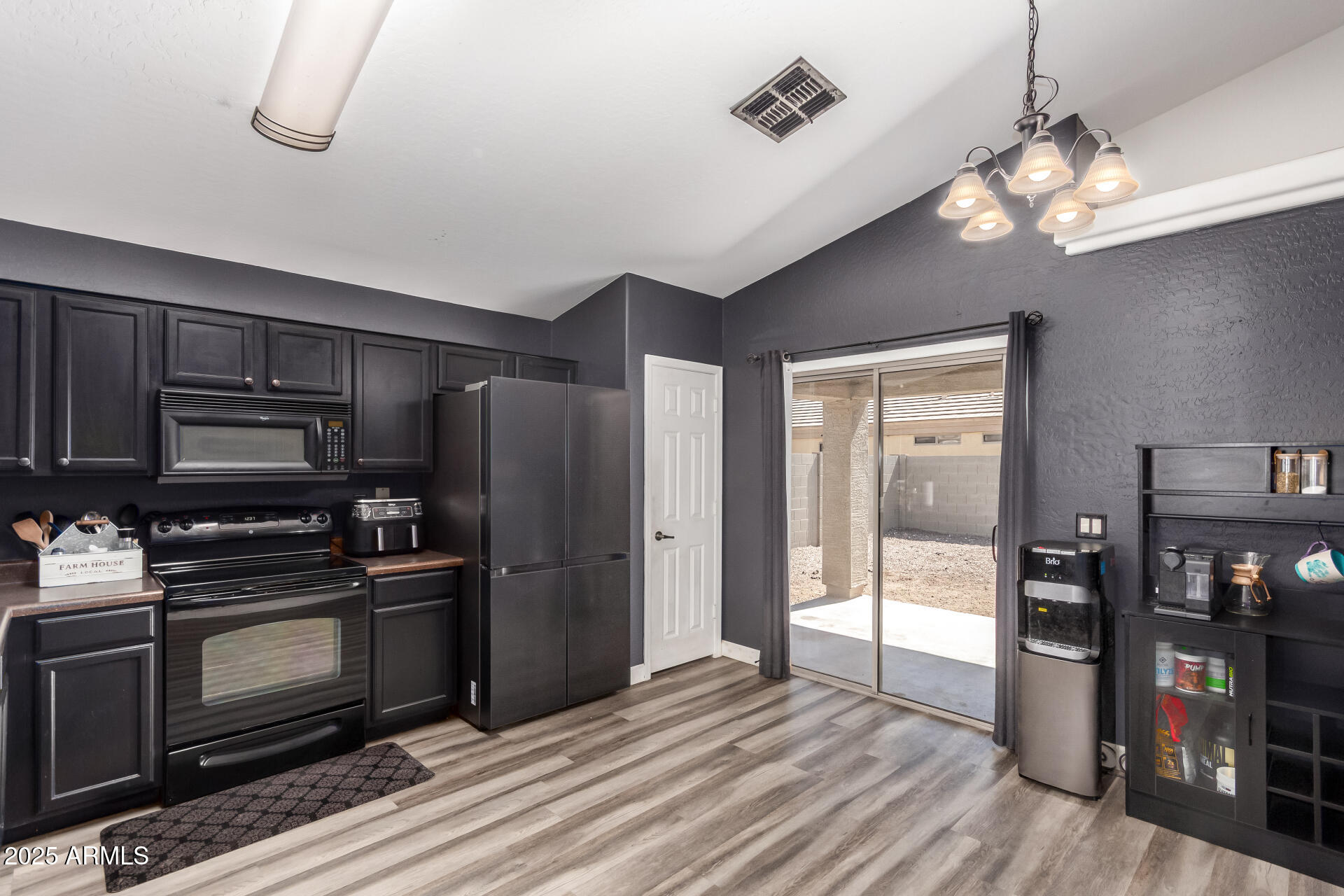 43999 West Magnolia Road Maricopa, AZ 85138 - Photo 8 of 34 Kitchen