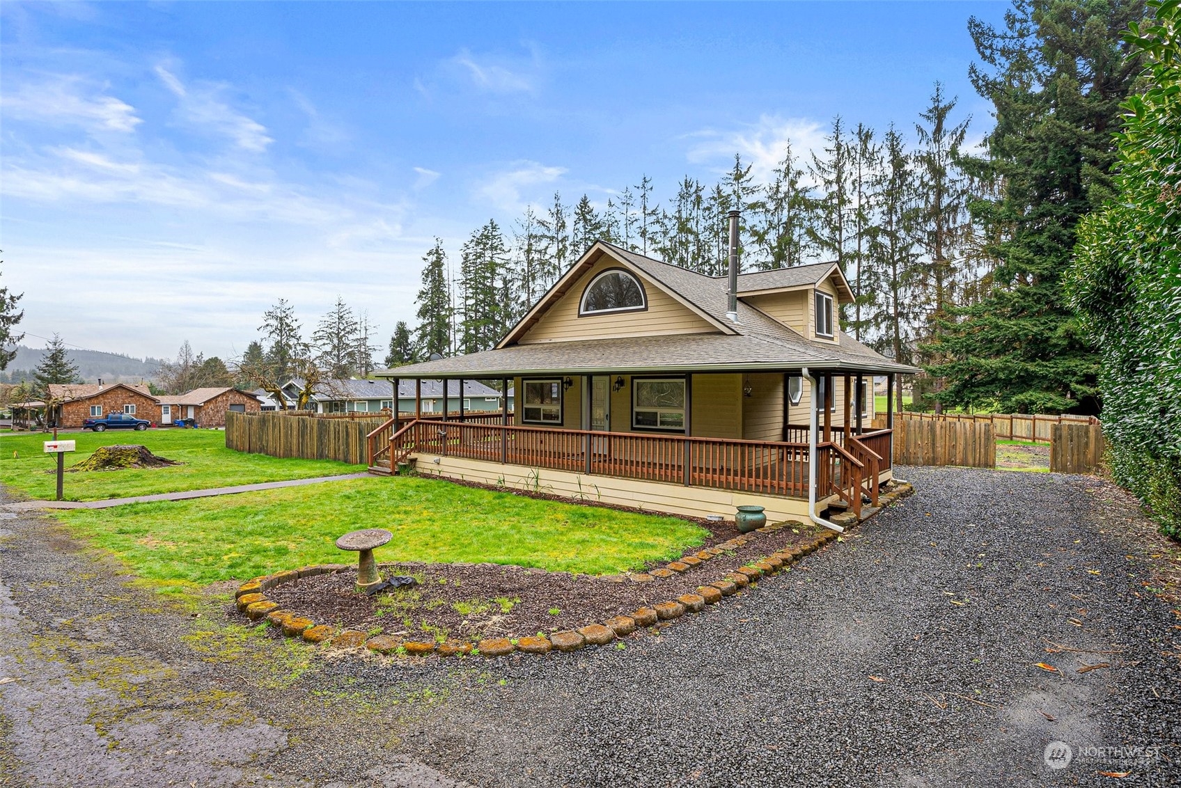 17 Maple Leaf Street Raymond, WA 98577 - Photo 3 of 27 a front view of a house with garden