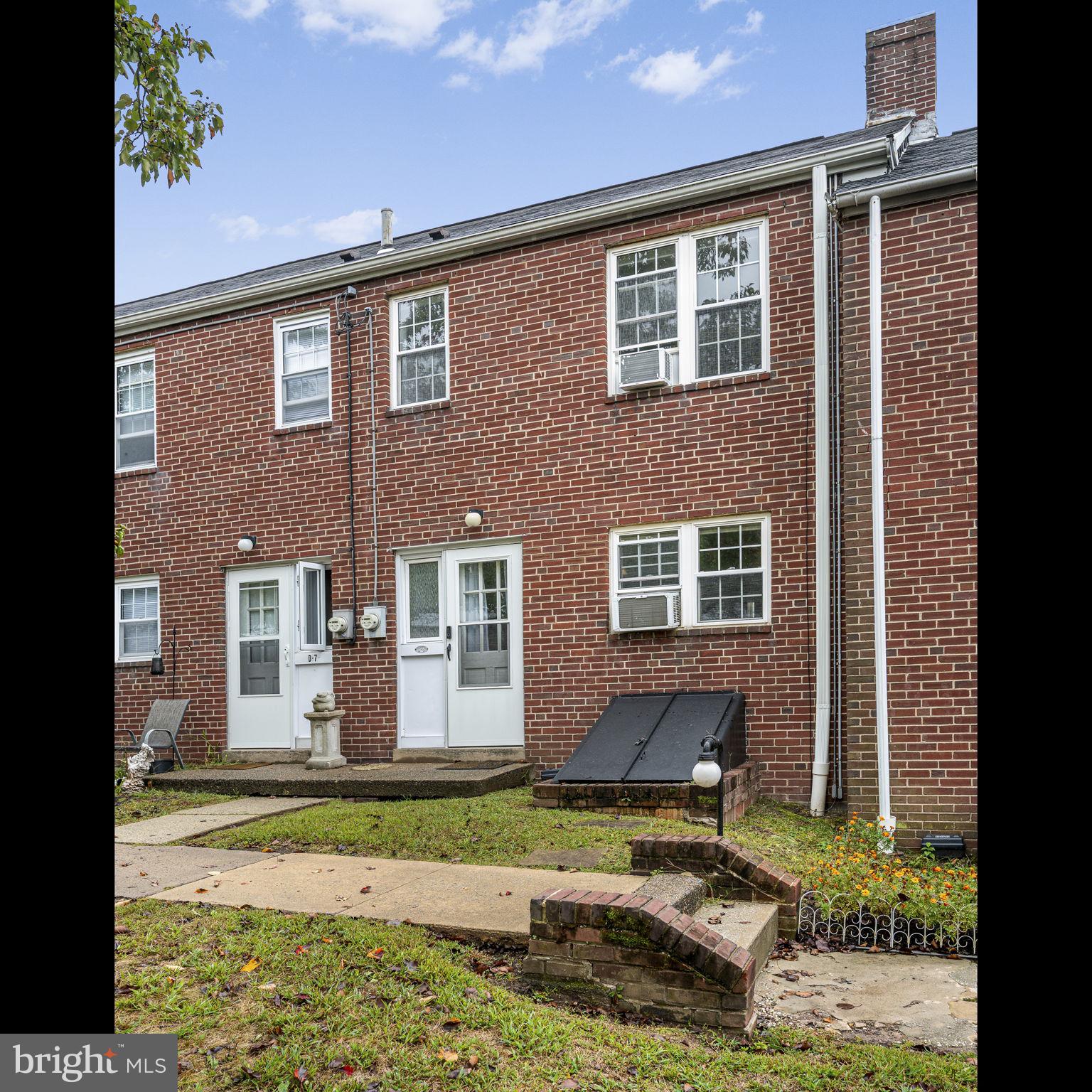 200 Maplewood Drive, Unit D8 Pottstown, PA 19464 - Photo 12 of 12 a front view of a house with garden