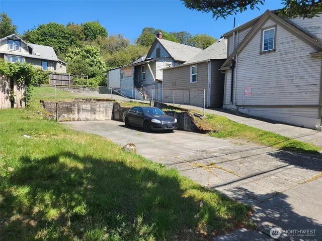 a view of a house with backyard and sitting area