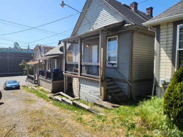a view of a backyard with sitting area