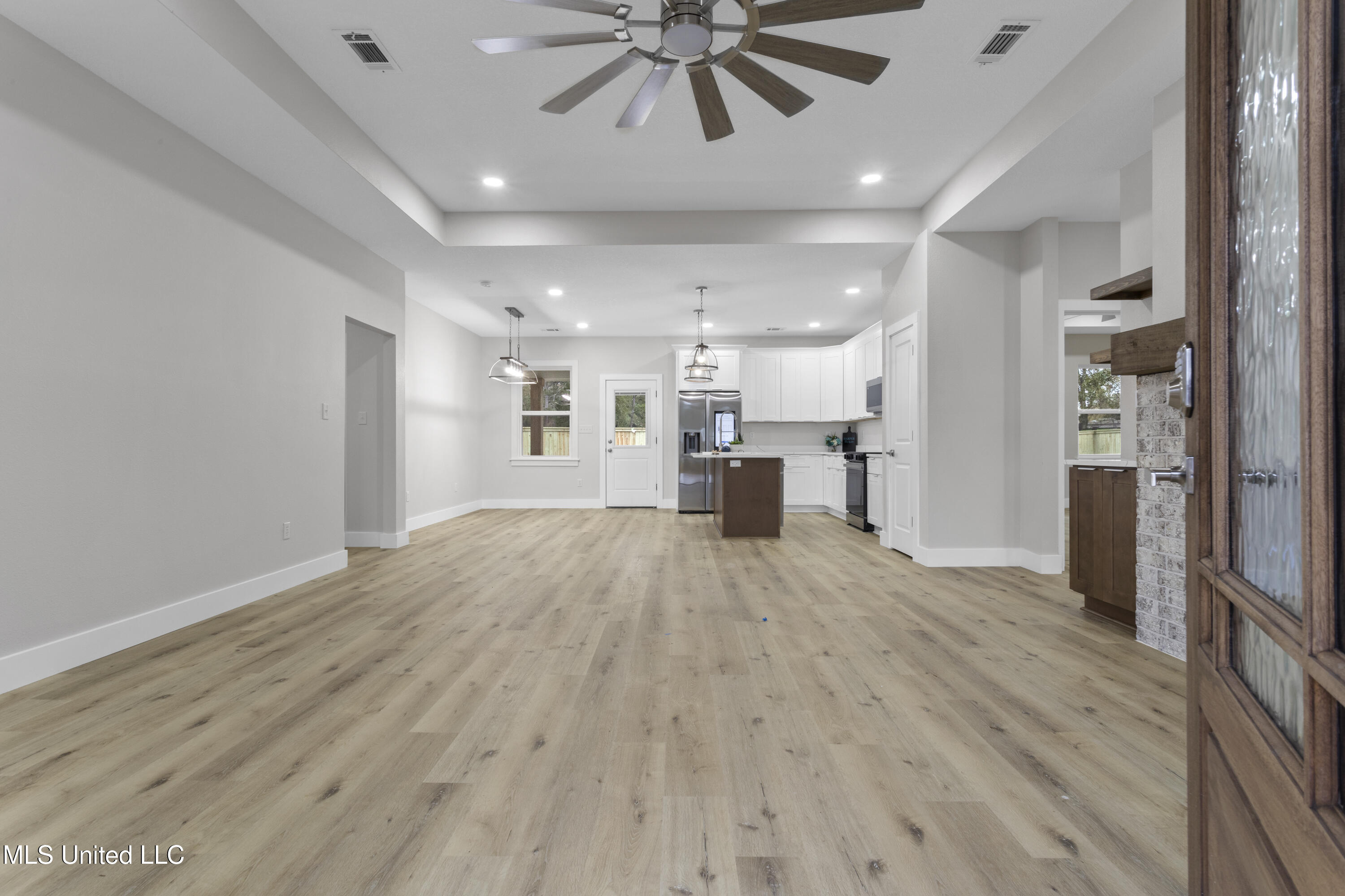 1613 Cedar Point Road Gautier, MS 39553 - Photo 4 of 33 0004