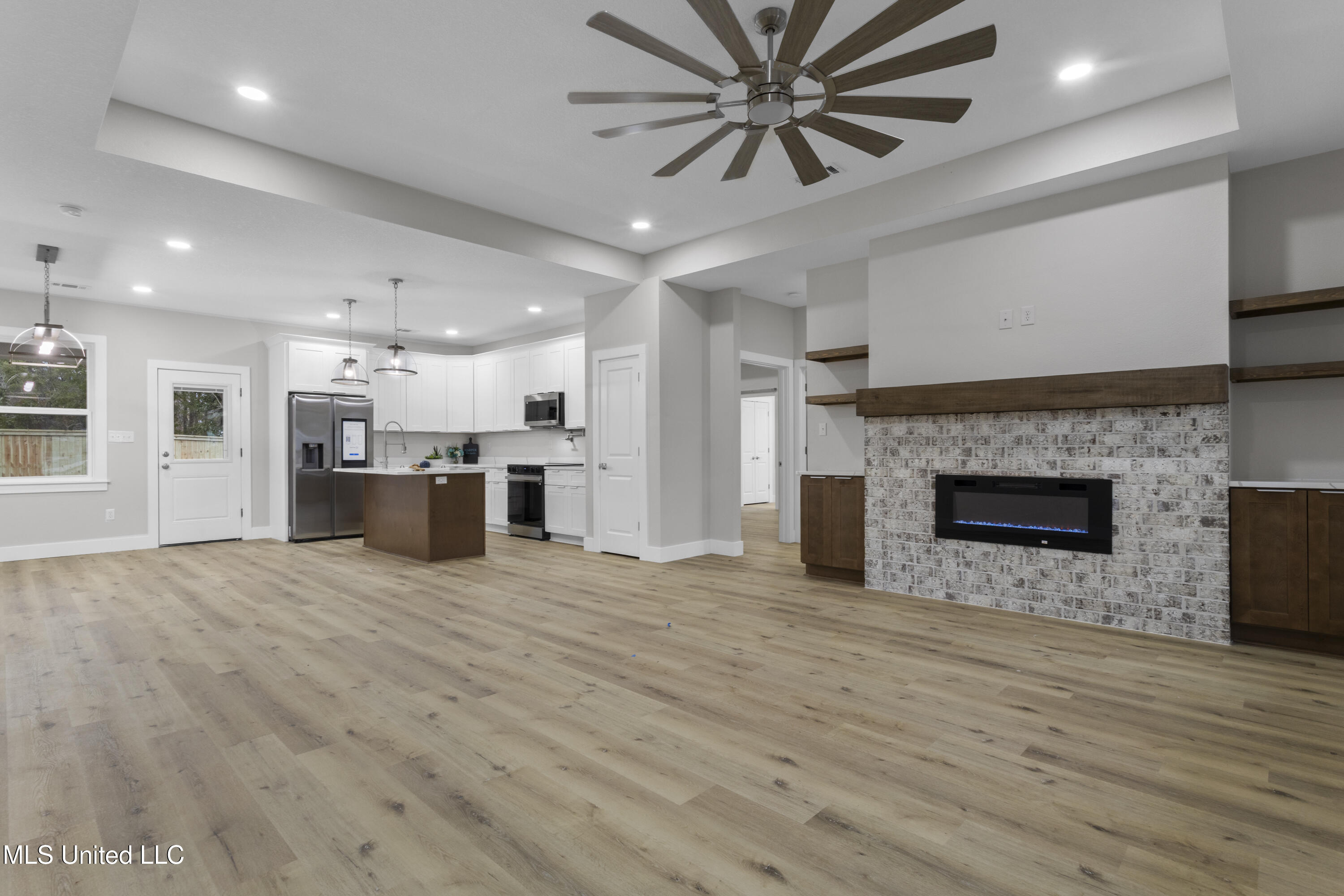 1613 Cedar Point Road Gautier, MS 39553 - Photo 8 of 33 0008