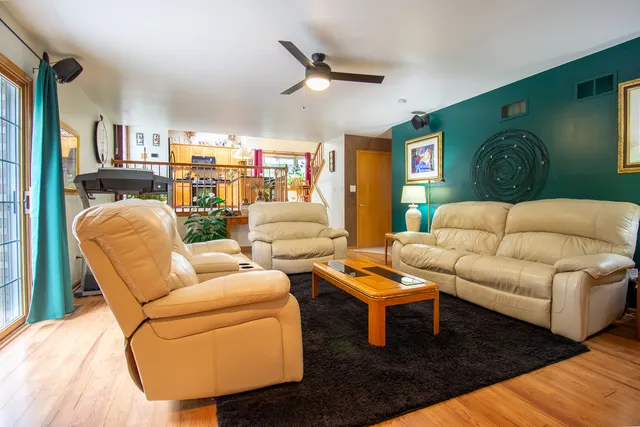 $469,900 | 18131 Crystal Lane, Lansing, IL 60438